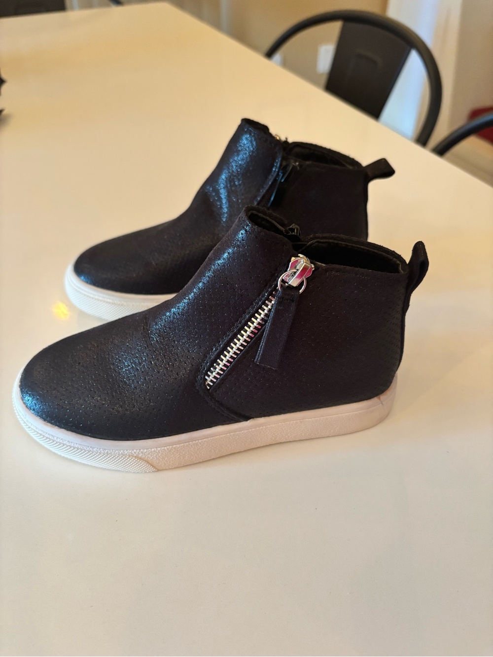 Sparkle in Pink Girls Black Shoes